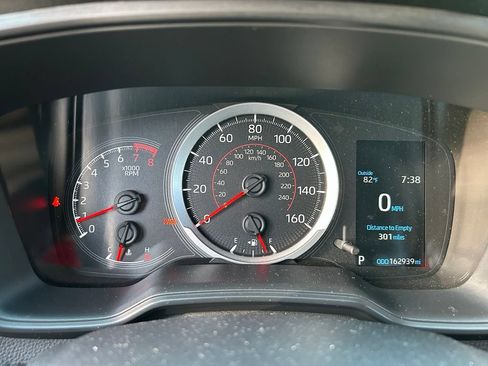 Used 2021 Toyota Corolla SE FWD image 23