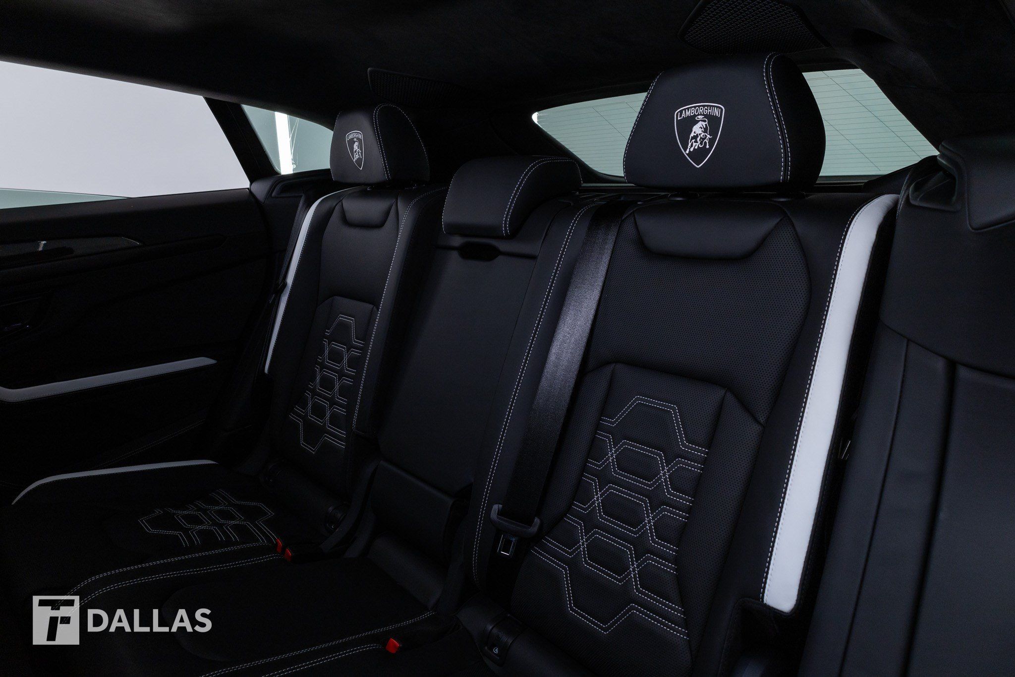 Used 2026 Lamborghini Urus SE AWD/4WD image 34