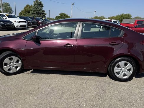 Used 2017 Kia Forte LX FWD image 5