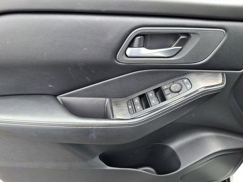 Used 2024 Nissan Rogue SV image 16