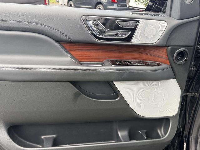 Used 2023 Lincoln Navigator Reserve AWD/4WD image 17