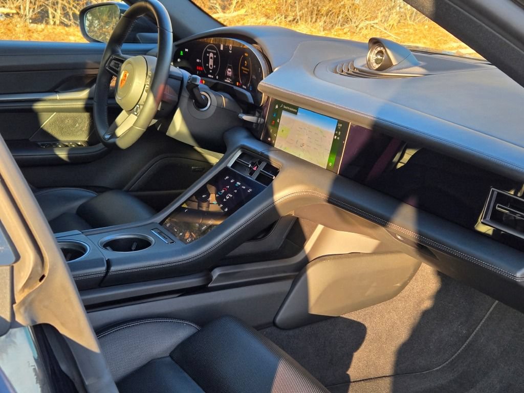 Certified 2025 Porsche Taycan RWD image 33