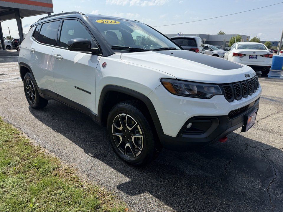 Used 2024 Jeep Compass Trailhawk AWD/4WD image 8
