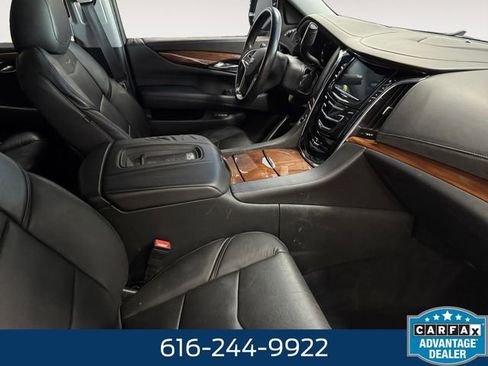 Used 2016 Cadillac Escalade Luxury AWD/4WD image 4