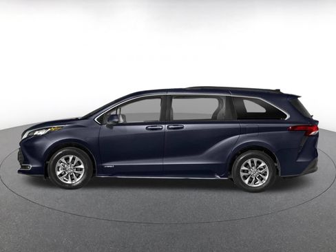 Used 2024 Toyota Sienna XLE FWD image 7