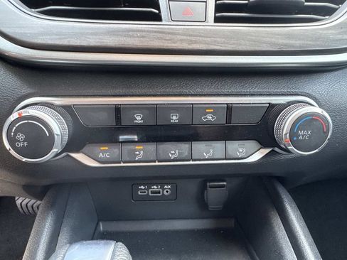 Used 2025 Nissan Altima 2.5 SV FWD image 43