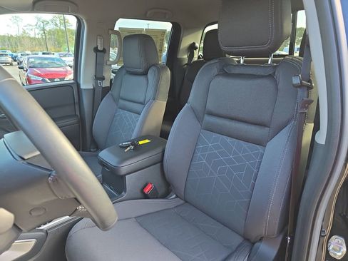 Used 2025 Nissan Frontier SV w/ SV Convenience Package image 18
