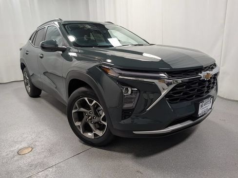 New 2026 Chevrolet Trax LT w/ Driver Confidence Package FWD image 2