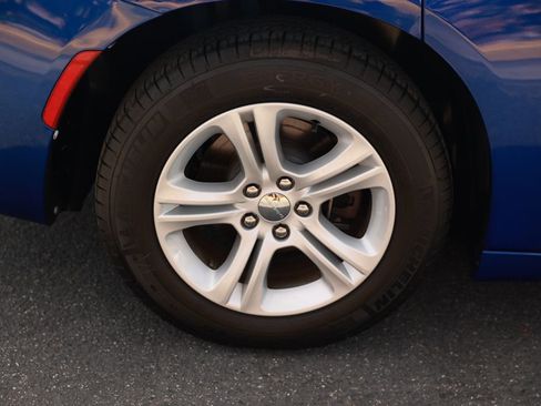 Used 2020 Dodge Charger SXT w/ Driver Convenience Group image 9