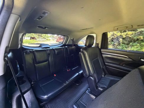 Used 2016 Toyota Highlander Limited w/ Driver Technology Package AWD/4WD image 13