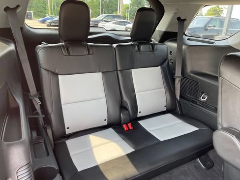 Used 2024 Ford Explorer XLT w/ Equipment Group 202A AWD/4WD image 34