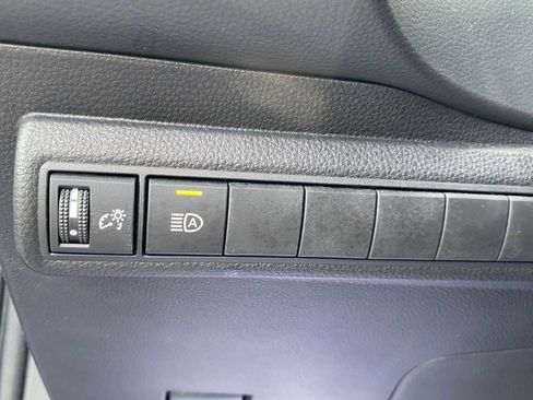 Used 2025 Toyota Corolla SE image 26