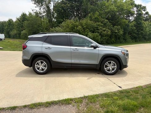 Used 2023 GMC Terrain SLE w/ Driver Convenience Package FWD image 10