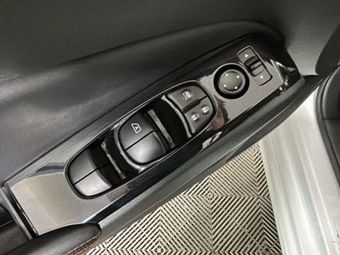 Used 2024 Nissan Altima 2.5 SR FWD image 11