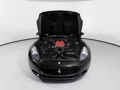 Used 2011 Ferrari California image 9