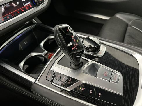 Used 2019 BMW 750i w/ Executive Package image 24