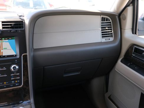 Used 2015 Lincoln Navigator 4WD image 21