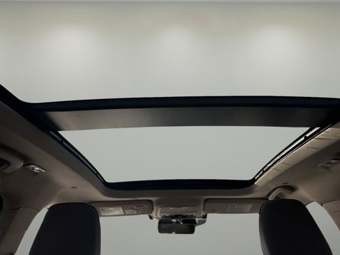 Used 2025 Lincoln Corsair AWD w/ Equipment Group 101A image 15