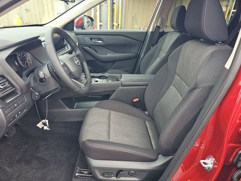 Used 2026 Nissan Rogue SV image 7