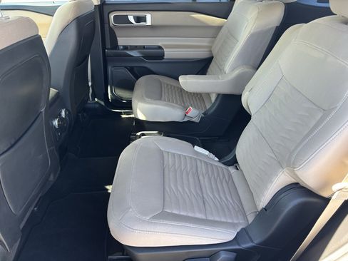 Used 2020 Ford Explorer XLT image 20