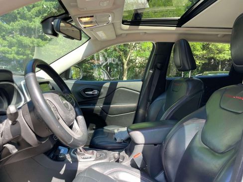 Used 2016 Jeep Cherokee Trailhawk w/ Comfort/Convenience Group AWD/4WD image 10