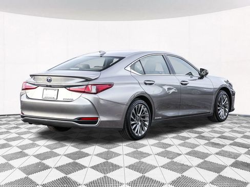 Used 2020 Lexus ES 300h w/ Luxury Package image 11