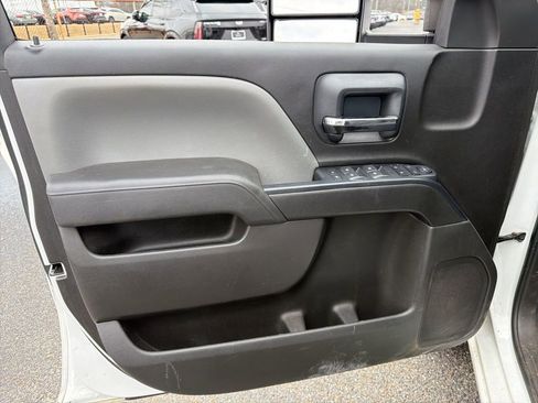 Used 2018 Chevrolet Silverado 1500 Custom w/ Custom Value Package image 17