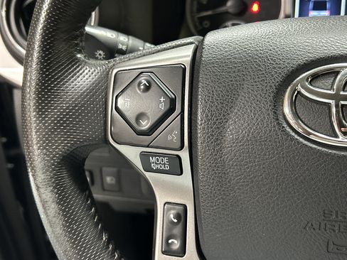 Used 2022 Toyota Tacoma SR5 w/ Technology Package AWD/4WD image 19