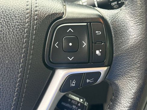 Used 2020 Toyota Sienna XLE FWD image 28