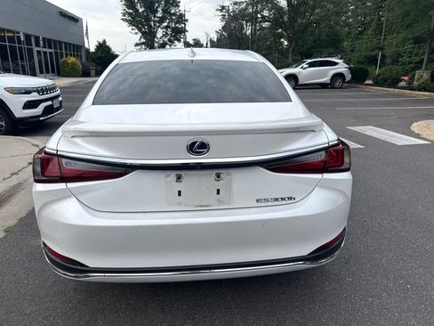Used 2022 Lexus ES 300h w/ Luxury Package FWD image 6