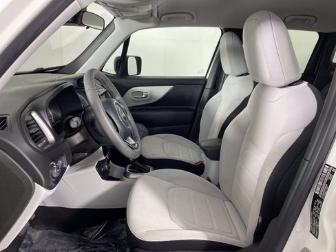 Used 2022 Jeep Renegade Latitude AWD/4WD image 16