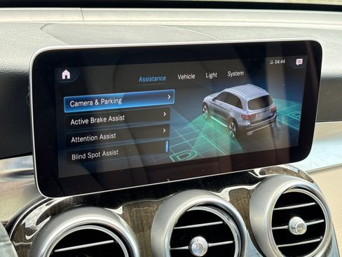 Used 2020 Mercedes-Benz GLC 300 w/ Parking Assistance Package image 21