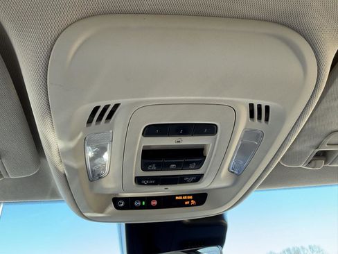 Used 2022 Buick Envision Avenir w/ Technology Package II image 19