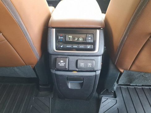 Used 2019 Subaru Ascent Touring w/ Popular Package #2A AWD/4WD image 6