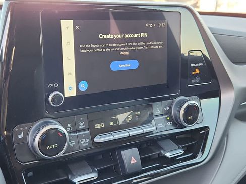 Used 2024 Toyota Highlander XLE image 24