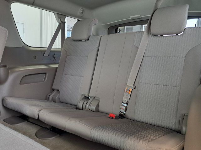 Used 2015 Chevrolet Suburban LS RWD image 30