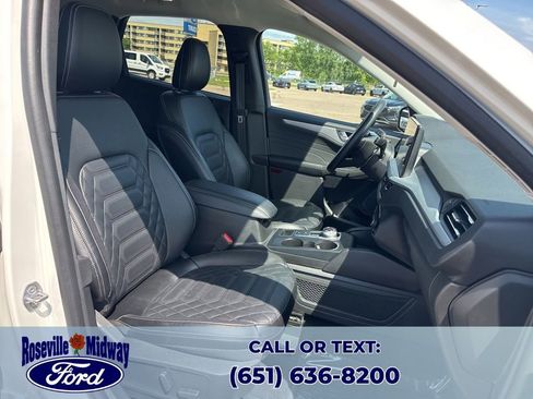 Used 2023 Ford Escape Platinum w/ Premium Technology Package AWD/4WD image 35