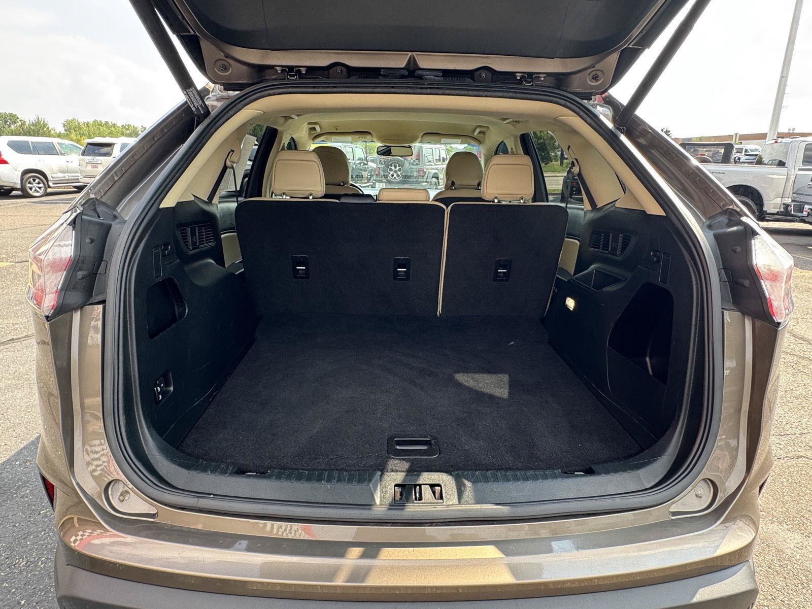 Used 2019 Ford Edge SEL w/ Equipment Group 201A FWD image 28