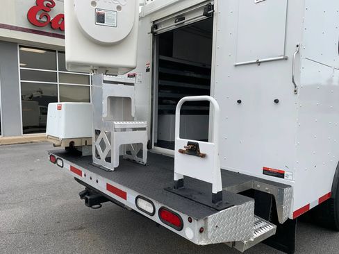 Used 2019 Ford E-350 and Econoline 350 Super Duty RWD image 30