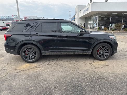 Used 2025 Ford Explorer ST AWD/4WD image 2