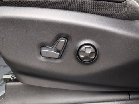 New 2026 Chrysler Pacifica Limited image 25