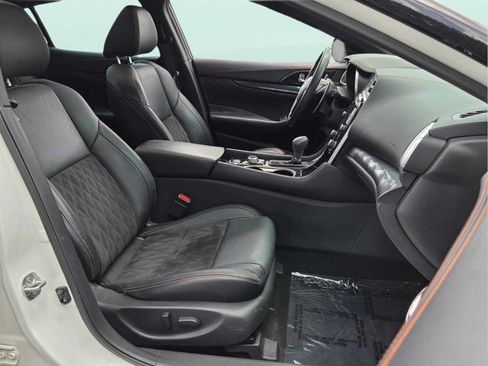 Used 2023 Nissan Maxima SR w/ Sport Mat Group FWD image 17