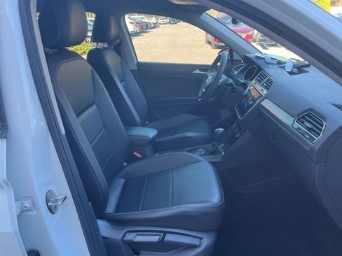 Used 2021 Volkswagen Tiguan SE image 32