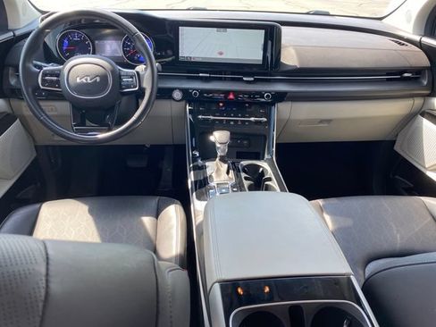 Used 2024 Kia Carnival EX FWD image 5