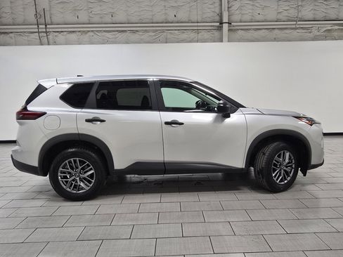Used 2024 Nissan Rogue S image 15