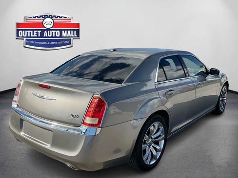 Used 2014 Chrysler 300 image 3