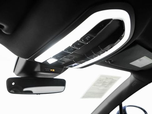 Certified 2023 Porsche Macan AWD/4WD image 28