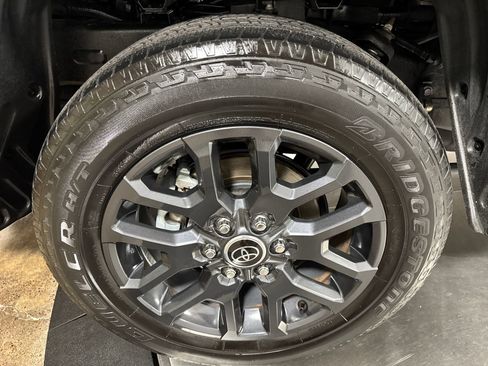 Used 2023 Toyota Tundra Platinum AWD/4WD image 13