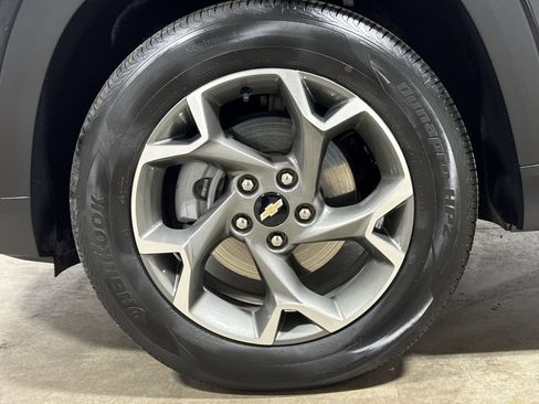 Used 2025 Chevrolet Trax LT FWD image 26