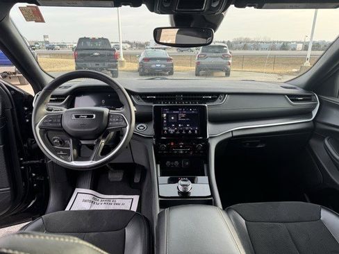 Used 2024 Jeep Grand Cherokee L Laredo image 26